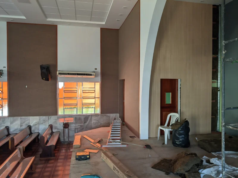 Tratamento e isolamento acústico para igrejas, casas de festas, auditórios, casas de máquinas, teatros.